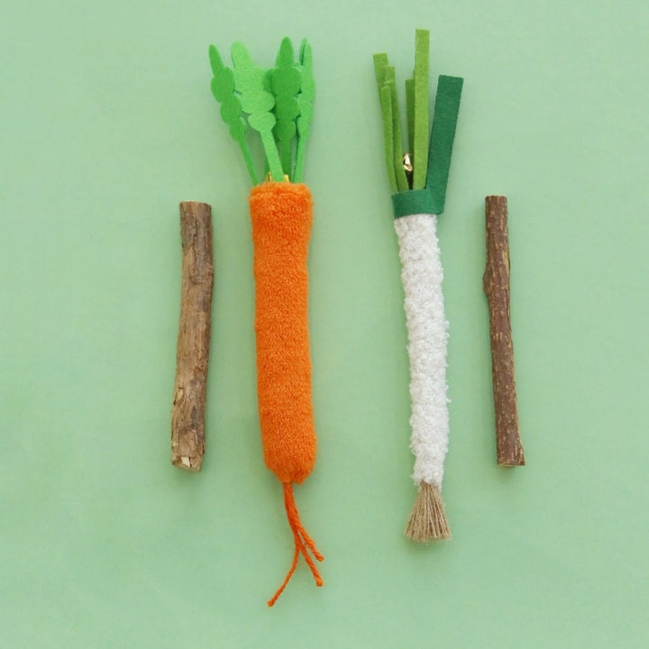 Natural Wood Silvervine Simulated Green Onion Carrot Celery Cat Self-Entertainment Toy